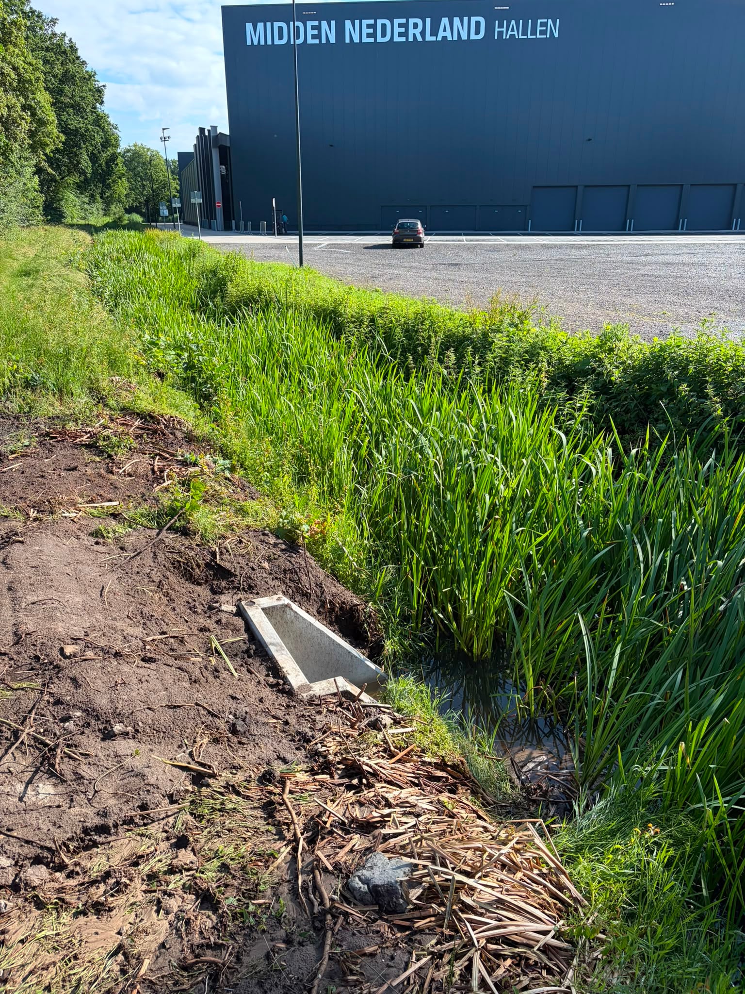 Nieuwe uitstroomvoorziening bij Midden-Nederland hallen weke onder de rijbaan van de A30 is aangebracht