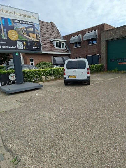 De aanbiedplaats thv huisnummer 52