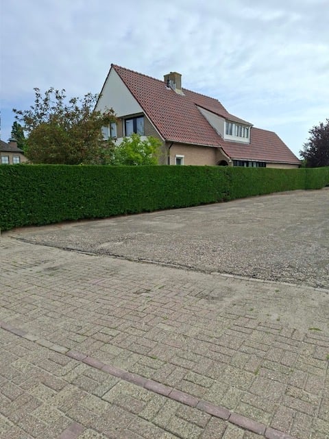 De aanbiedplaats thv huisnummer 68
