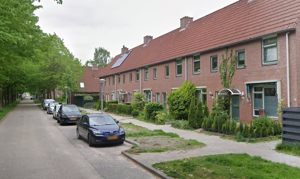 Locatie 2: parkeervakken voor Patio 115 t/m 117