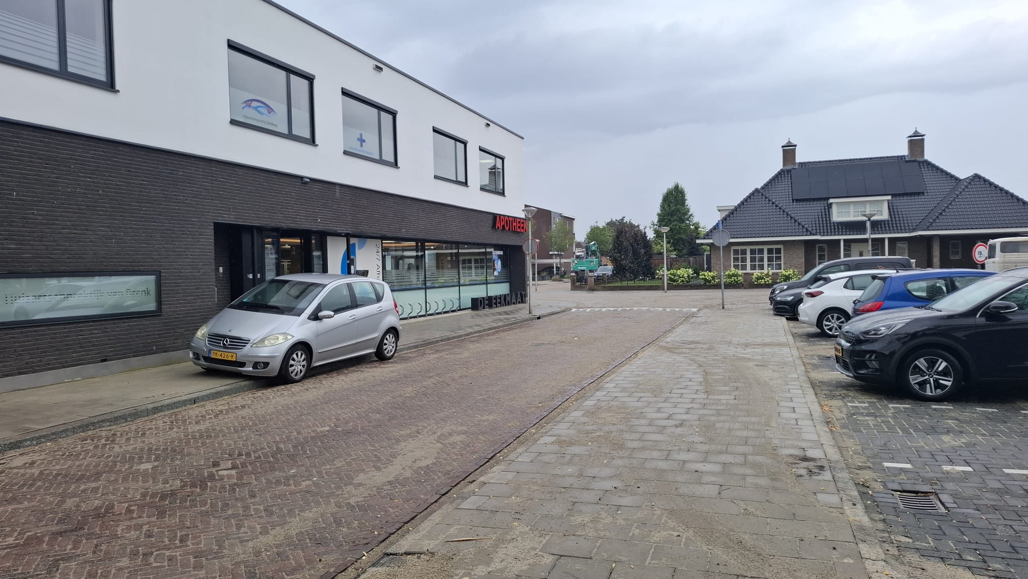 Kruising Schoolstraat - apotheek de Eekmaat