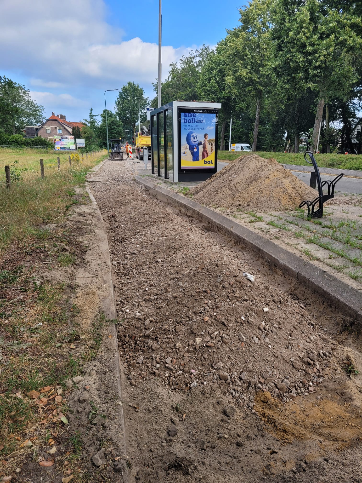 Ter hoogte van Rijksstraatweg 25. Laatste gedeelte vanuit Doorn waar het puinverharding is aangebracht en klaar is voor het asfalt.