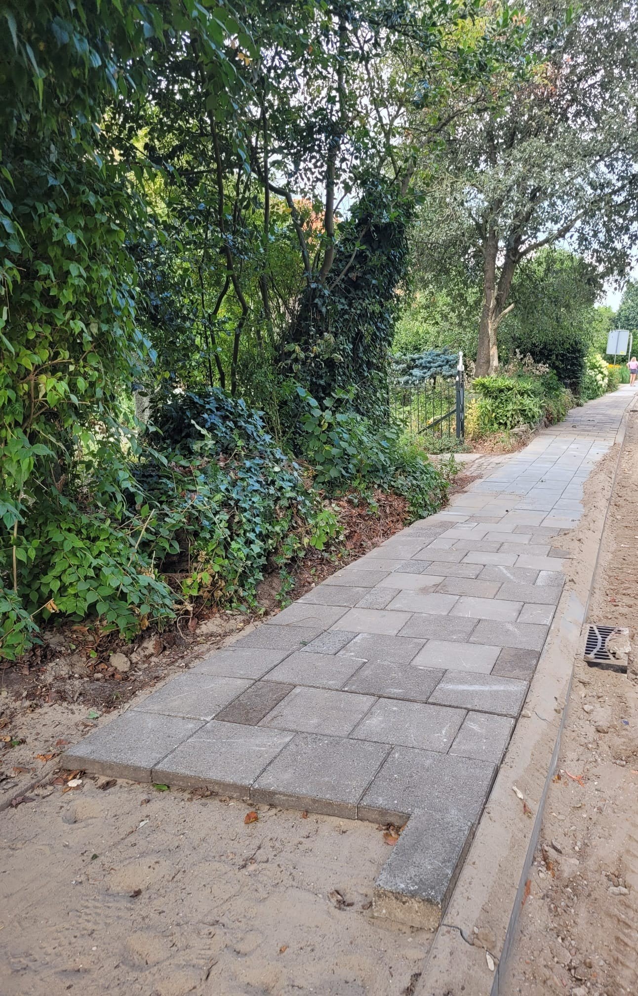 Nieuw voetpad ter hoogte van Rijksstraatweg 37