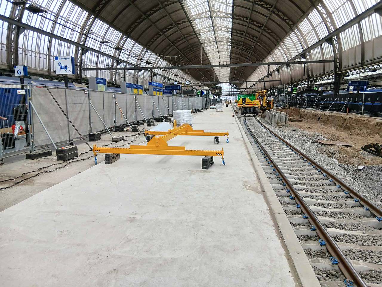 Verbreding aan perron 5, met aan de rechterzijde de verbreding van perron 4.