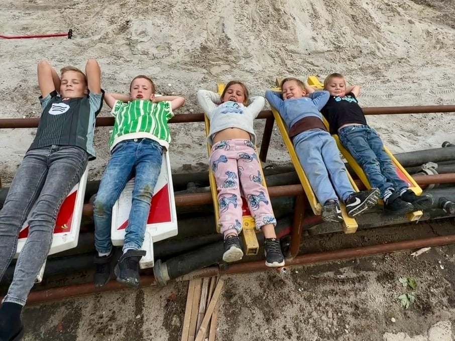 Spelende kinderen in de Bentstraat