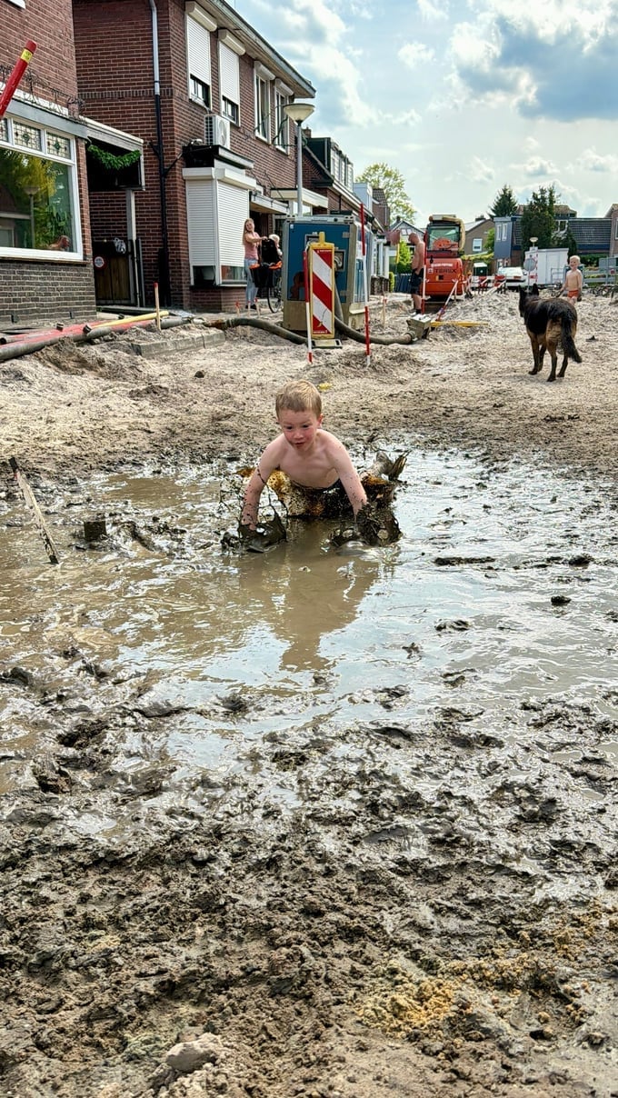 Spelende kinderen in de Bentstraat