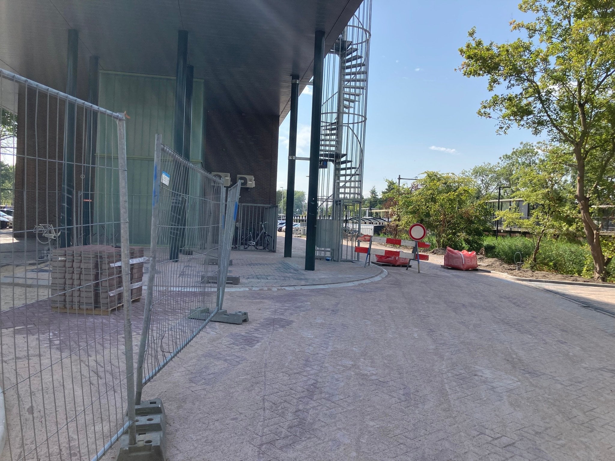 Autodoorgang en fietspad gezien vanaf de Boeierflat