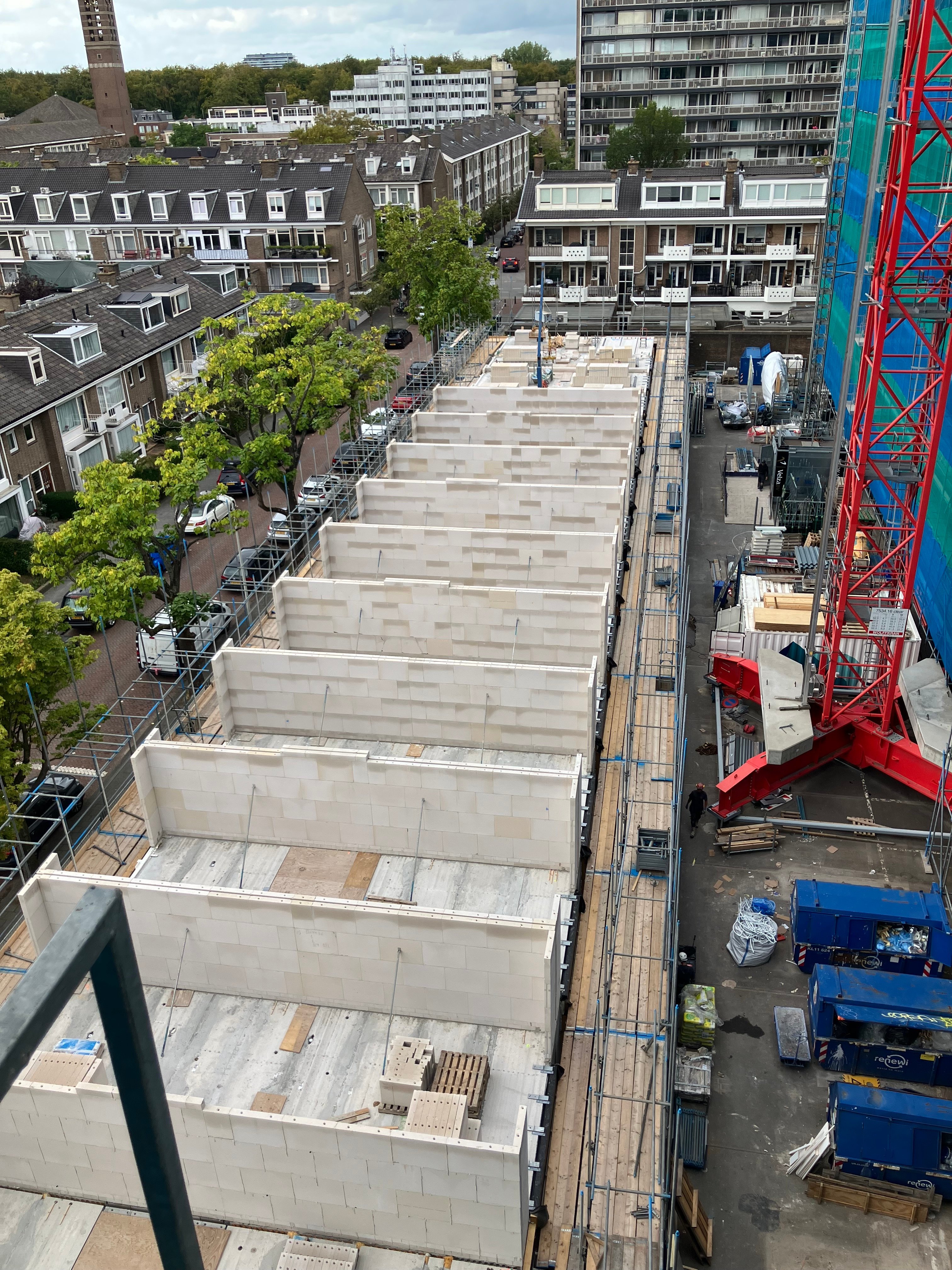 Kalkzandsteen woningscheidende wanden op de 1e verdieping van de eengezinswoningen.
