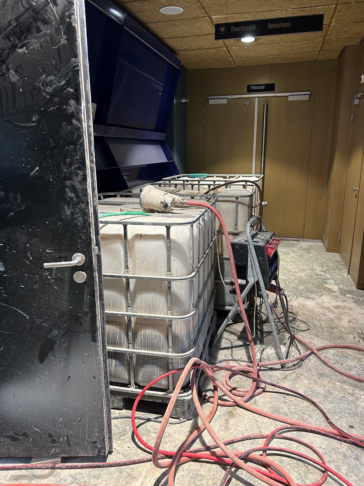 Boorwater verzamelen en het schone water afvoeren op het riool.