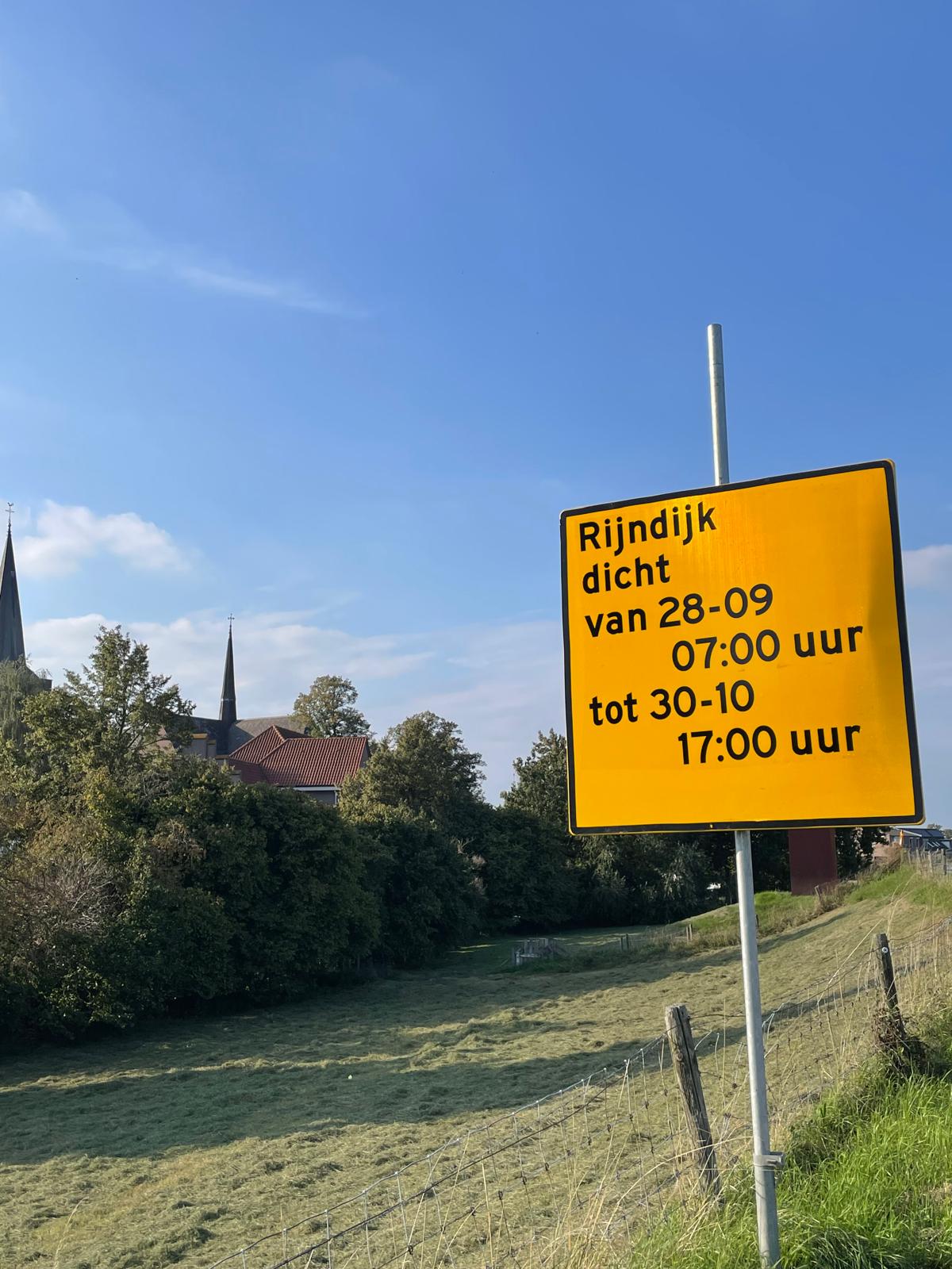 Aankondiging van de afsluiting van de Rijndijk/Havenweg in Wijk bij Duurstede.