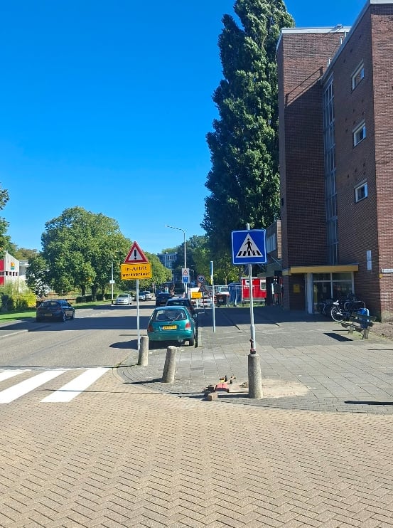 De veilige oversteek plaats is gerealiseerd.