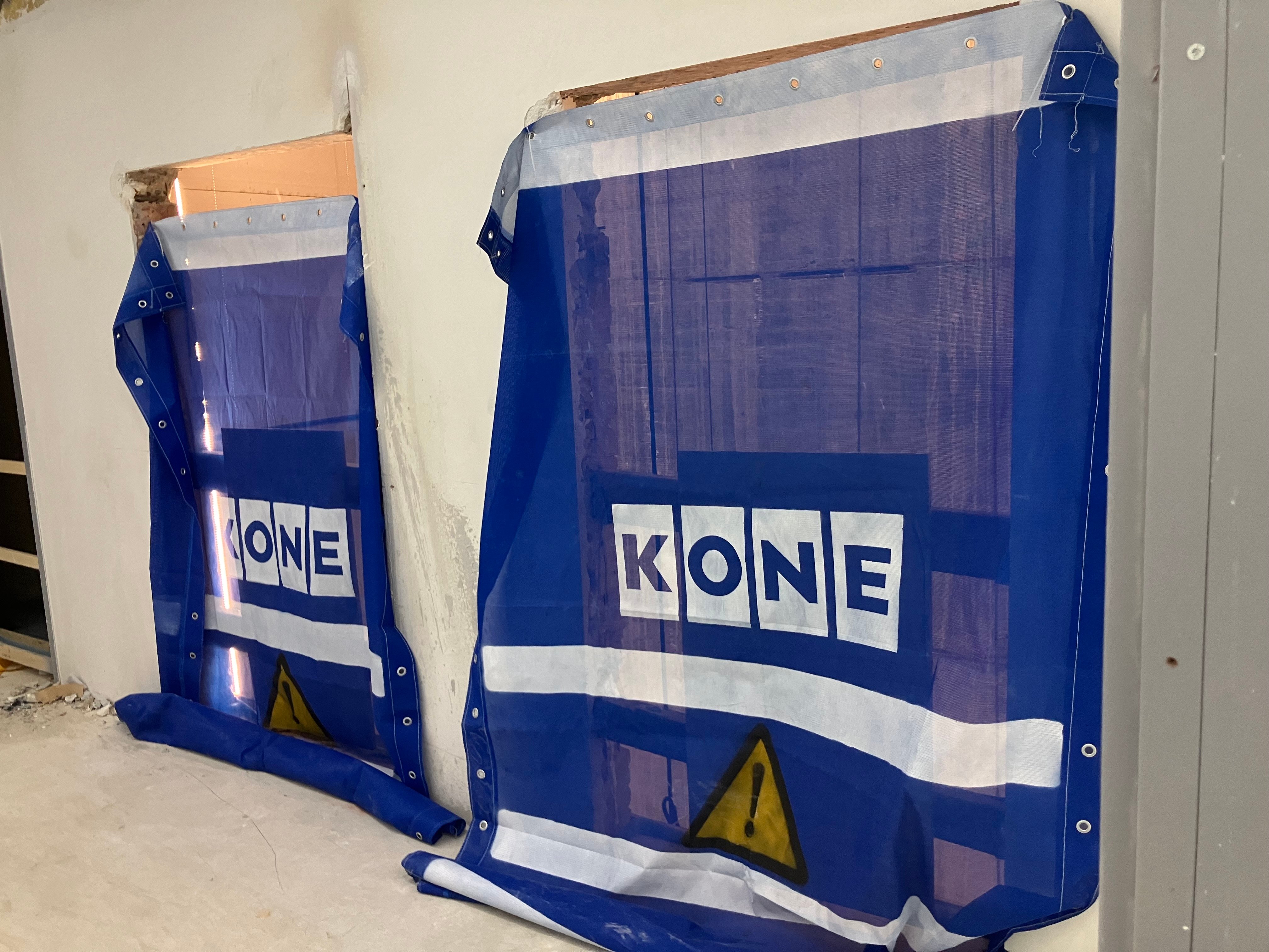 Kone is begonnen met de liftwerkzaamheden in het gebouw.