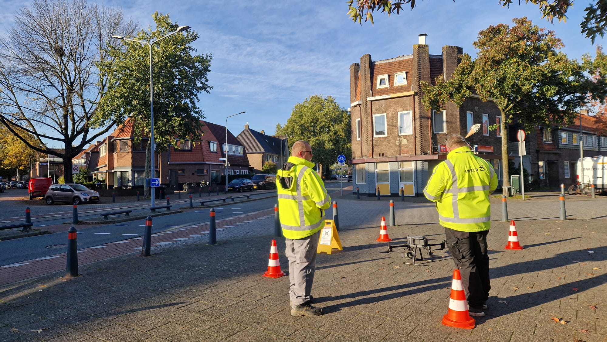 De drone is klaar om te vliegen om zo de Minckelersstraat in kaart te brengen.